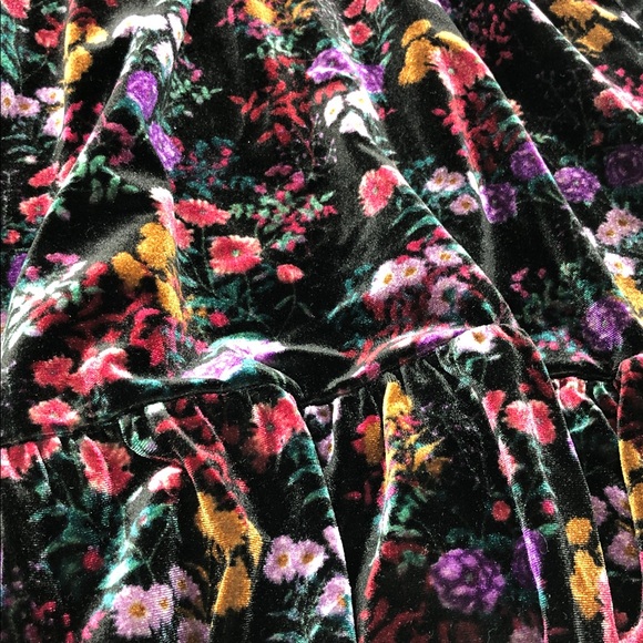 LOFT Skirt Black Dark Floral Velvet Ruffle Hem Mini Whimsigoth Size Medium - Picture 9 of 10